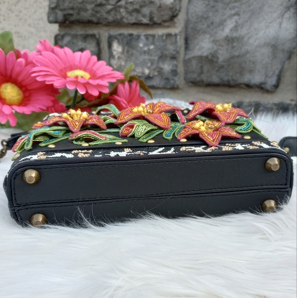 Mary Frances Tropical Heat Beaded Floral Bag - Picture 10 of 16